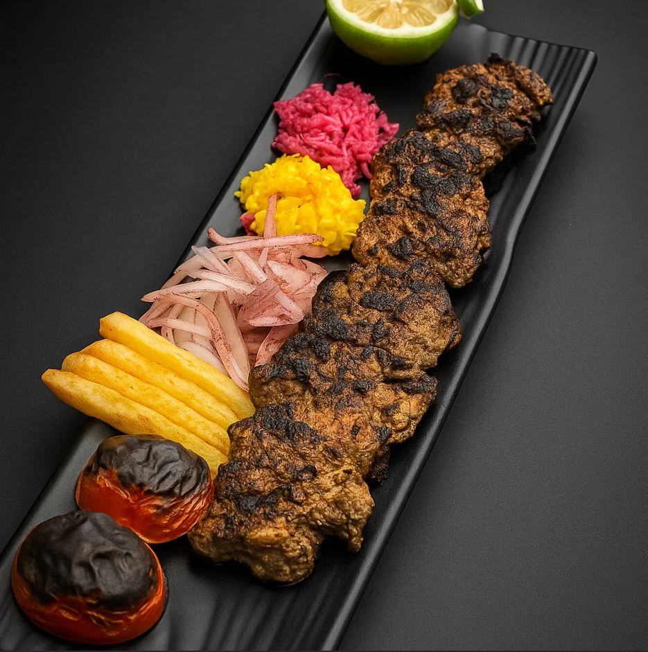 مرغ، رب گوجه‌فرنگی، پیاز، سیب‌زمینی، لیموترش