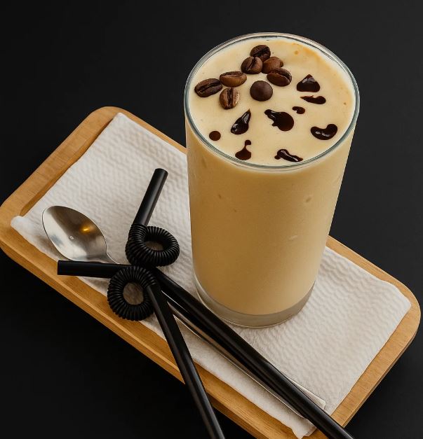 شیر سرد، بستنی وانیل، قهوهٔ نسکافه، کاکائو پودر، یخ